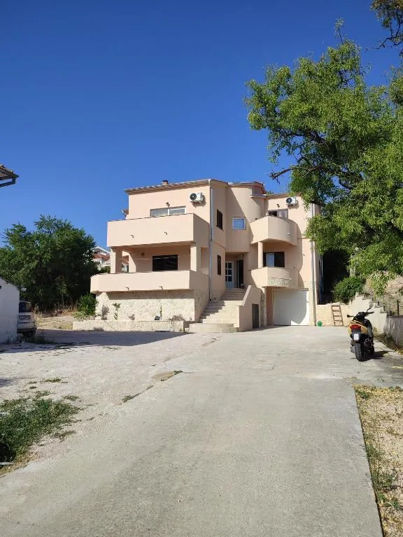 Apartmani V & V – fotografija 2
