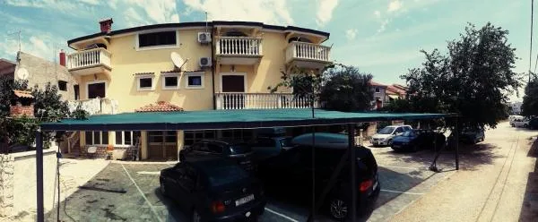 Apartmani Pirović – fotografija 2