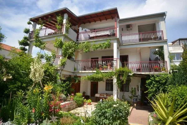 Apartmani Tuta Toni – fotografija 2