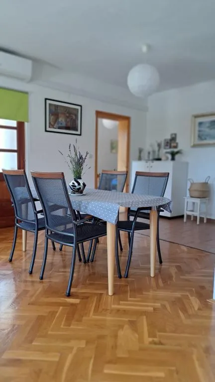 A4+2 – fotografija 2
