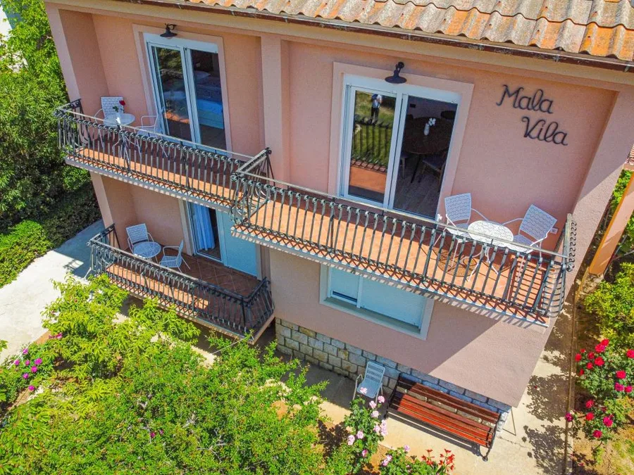 Apartmani Mala Vila – fotografija 2