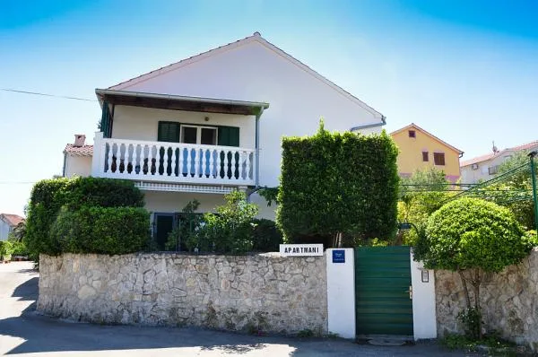 Apartmani Dora – fotografija 2