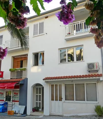 Apartmani Dora – fotografija 3