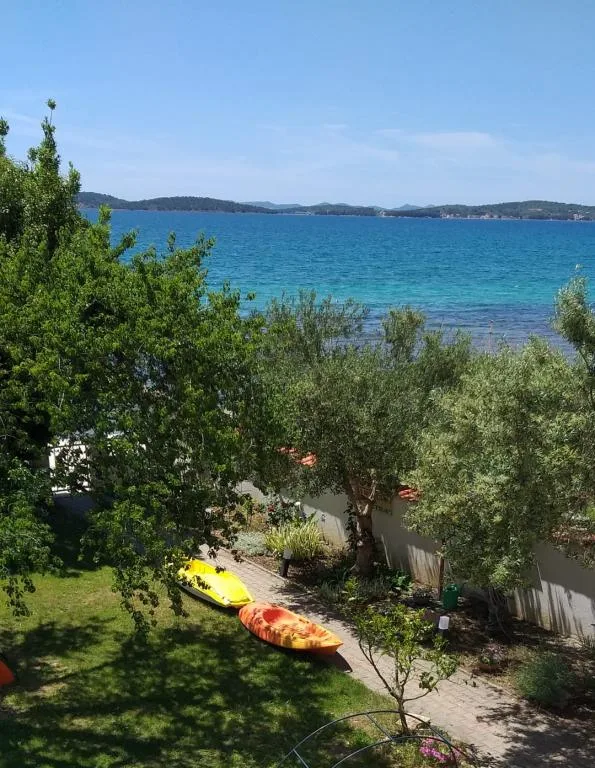 A4+2 – fotografija 2
