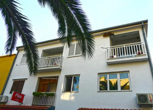Apartmani Dora – fotografija 2
