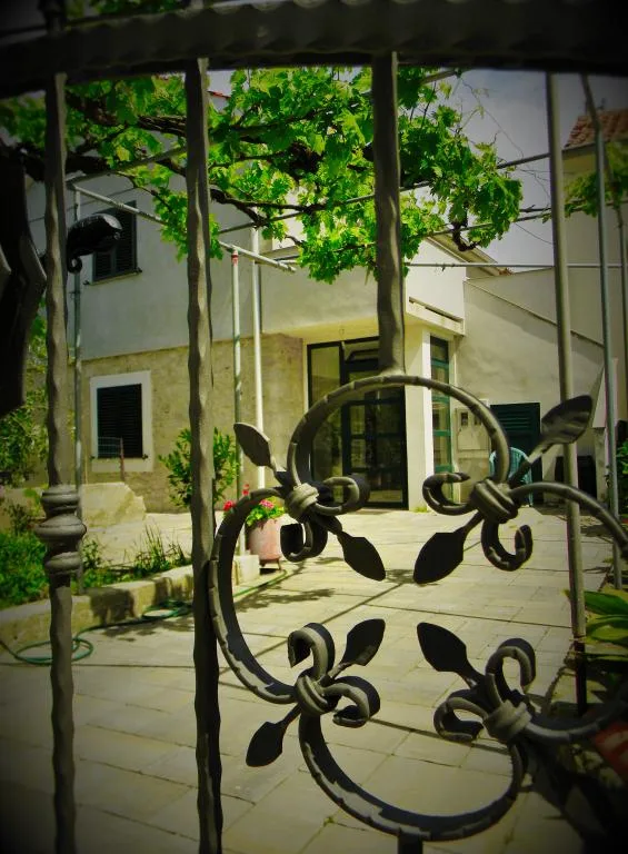 Apartmani Peroš II – fotografija 2