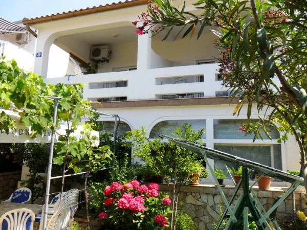 Apartmani Dvorski Mandre – fotografija 2