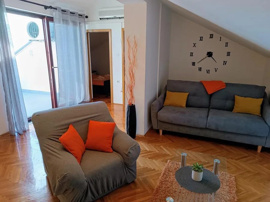 A4+2 – fotografija 2