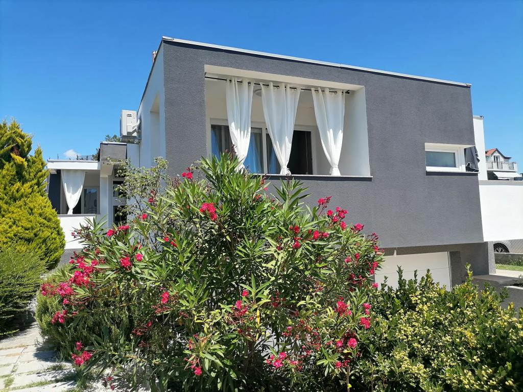 Apartmani Dora – fotografija 2