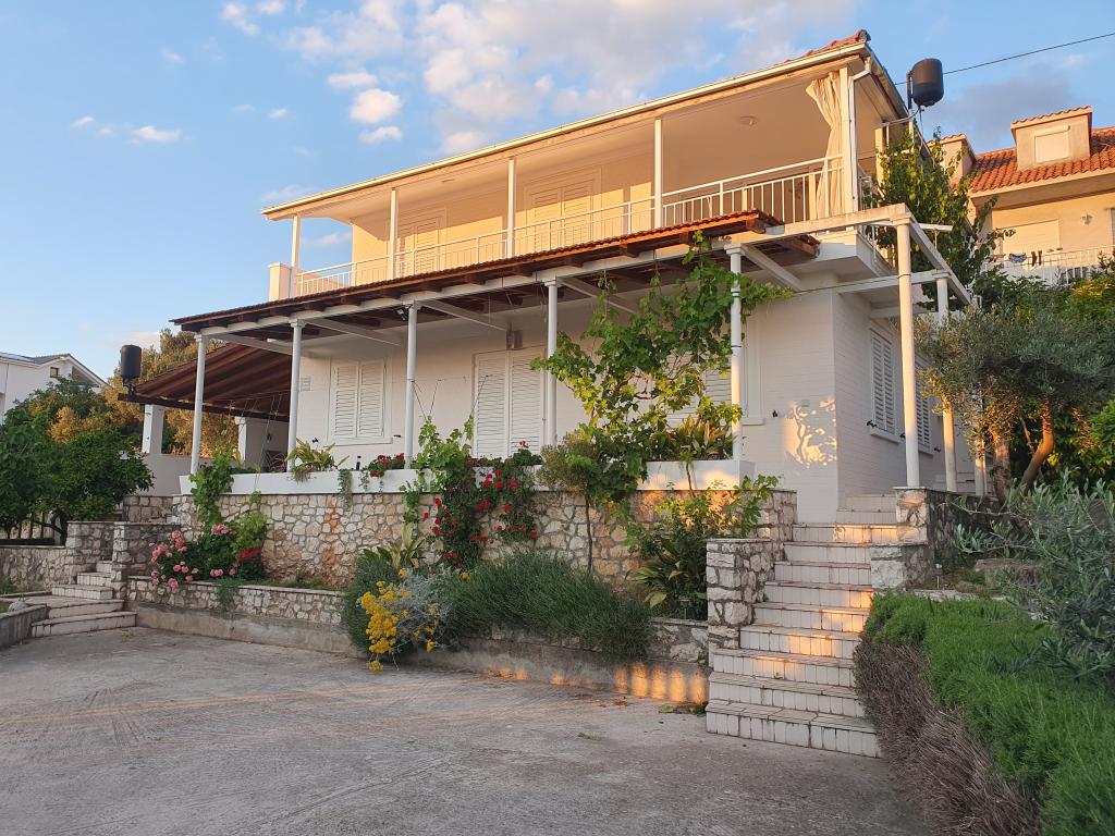 Apartmani Mare – fotografija 1