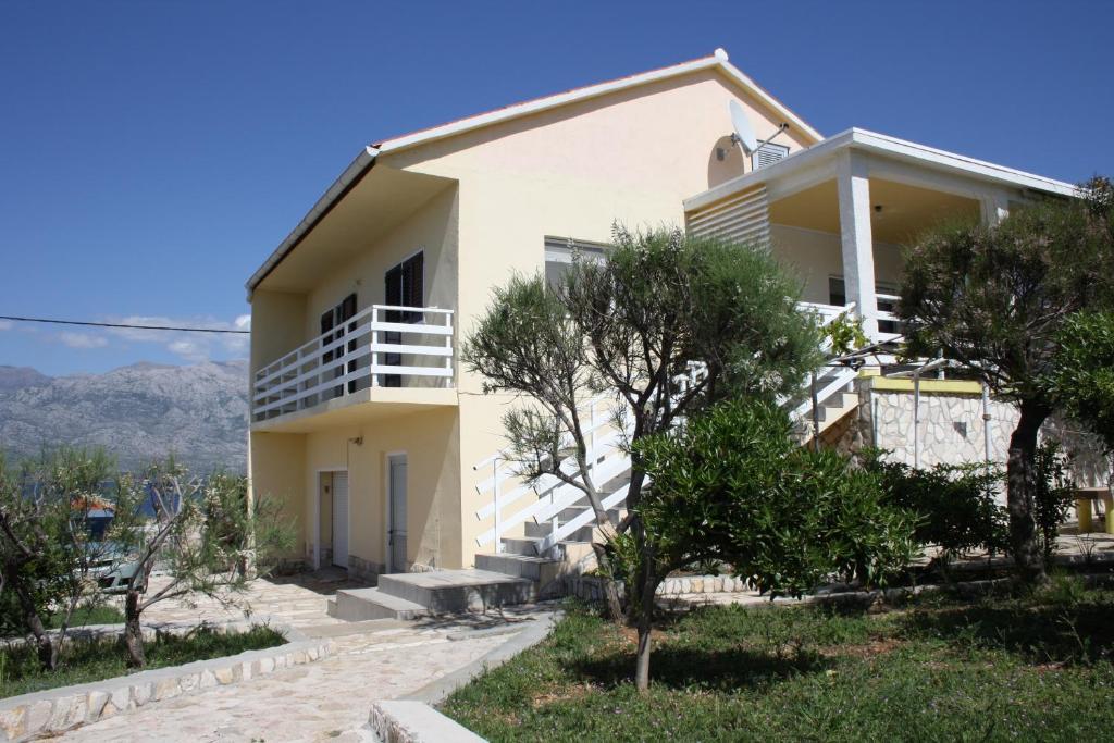 Apartmani Laura – fotografija 1