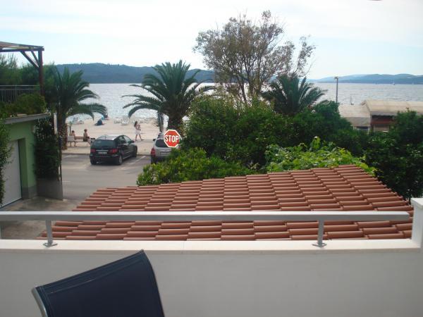 Apartmani Karmen – fotografija 1