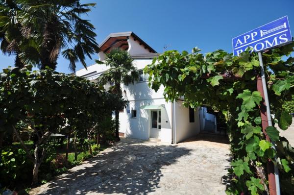 Apartmani Mira – fotografija 1