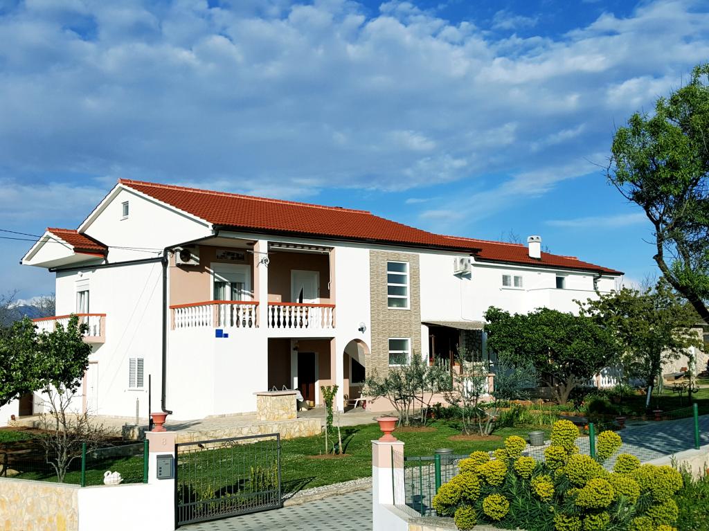 Apartmani Tomislav Vrsi – fotografija 2