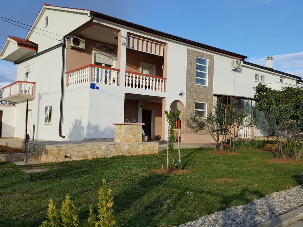 Apartmani Tomislav Vrsi – fotografija 4