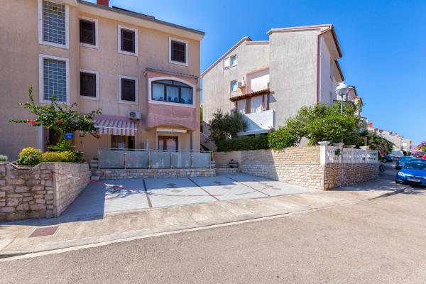 Apartmani Ola – fotografija 3