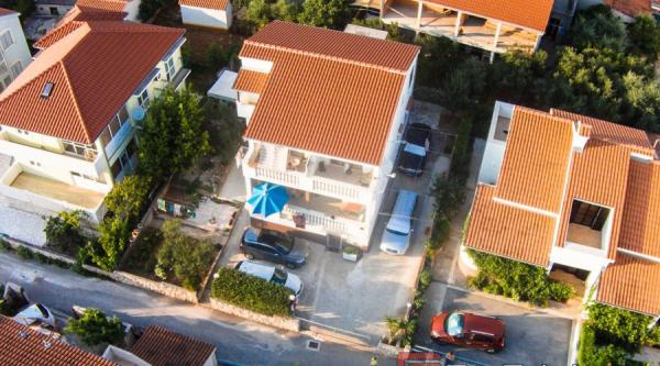 Apartmani Iris – fotografija 1