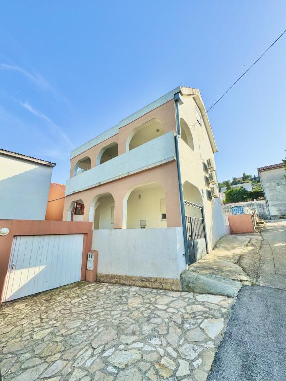 Apartmani Ema – fotografija 1