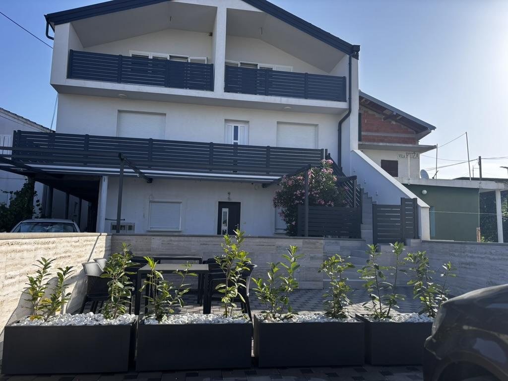 Apartmani Mira – fotografija 1