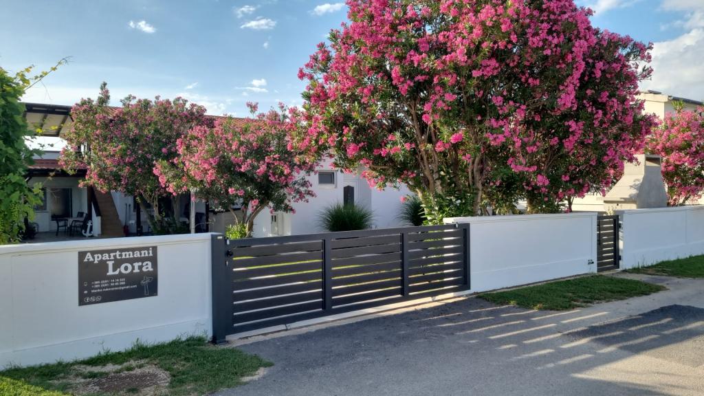 Apartmani Lora – fotografija 2