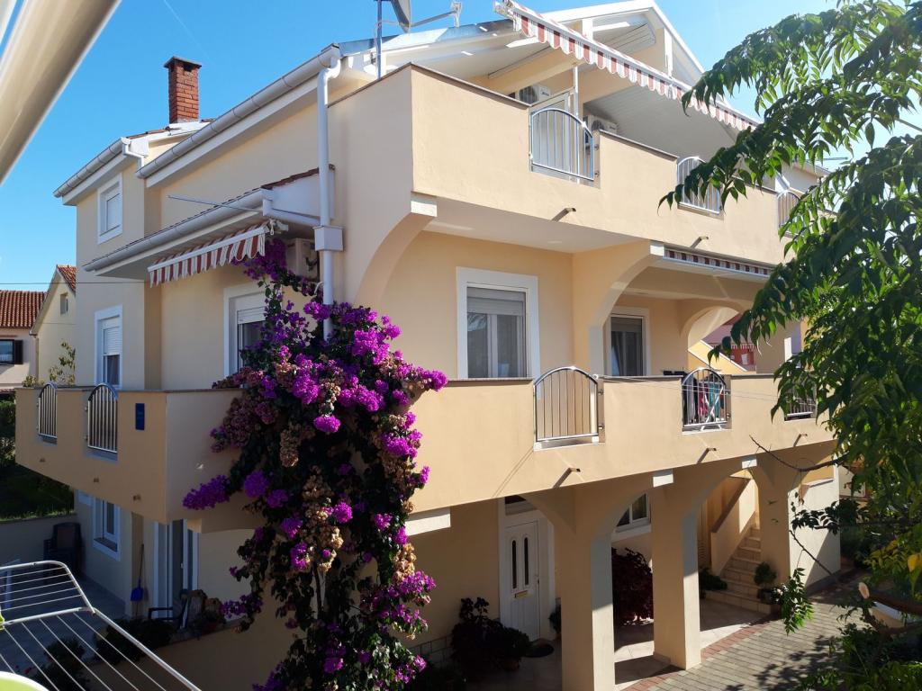 Apartmani Mira – fotografija 1