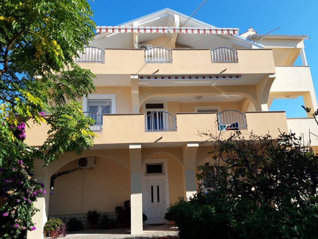 Apartmani Mira – fotografija 3