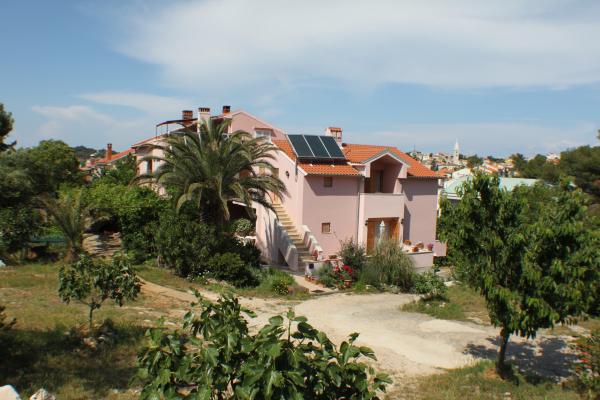 Apartmani Laura – fotografija 3