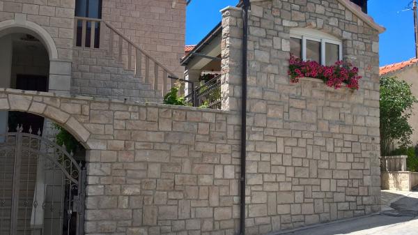 Apartmani Ariana – fotografija 1