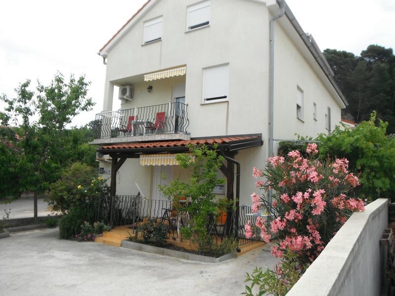 Apartmani Lara – fotografija 1