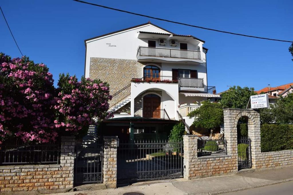 Apartmani Vila Jelena – fotografija 3