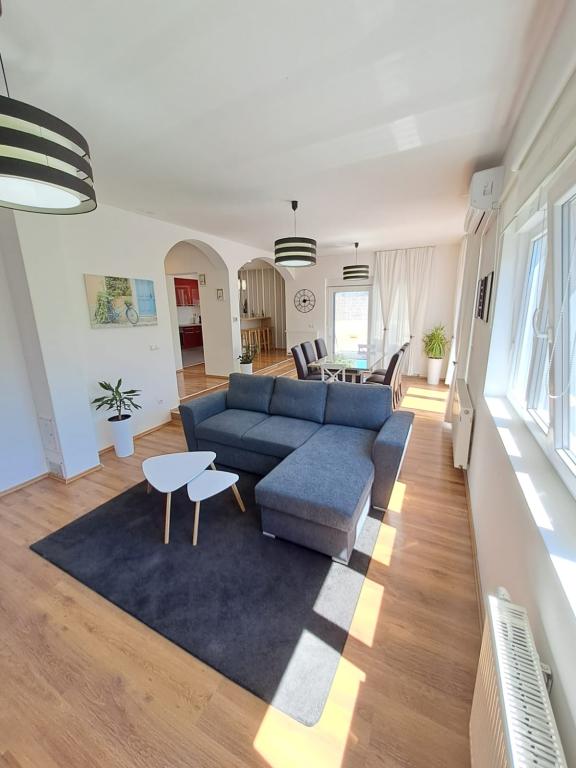 Apartman Holiday House Meri – fotografija 1