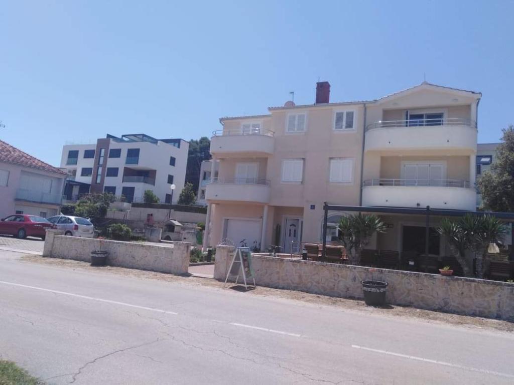 Apartmani Martina i Zara – fotografija 2