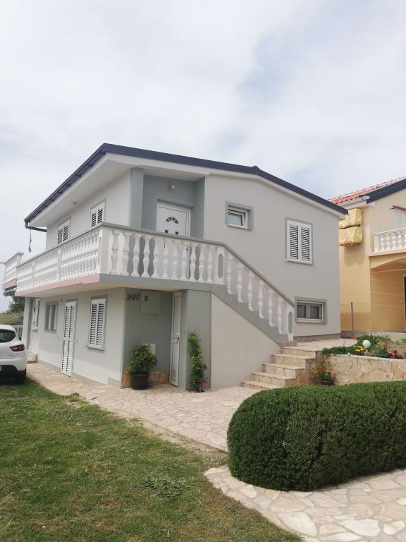 Apartmani Dora – fotografija 1