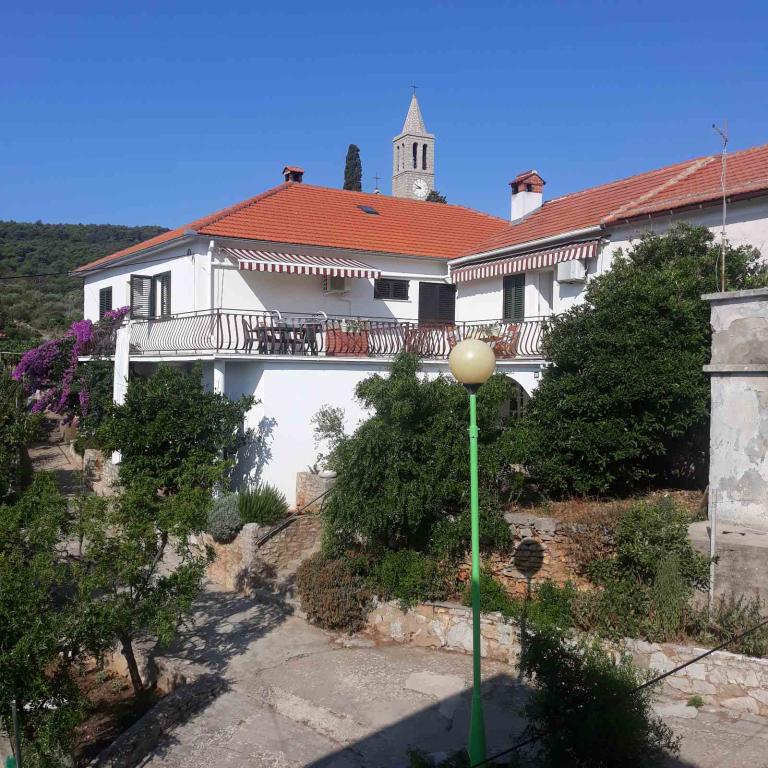 Apartmani Uglešić – fotografija 3