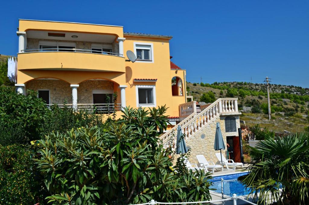 Apartmani Villa RA – fotografija 2