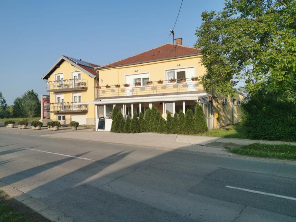 Sobe Restoran i Nada – fotografija 1