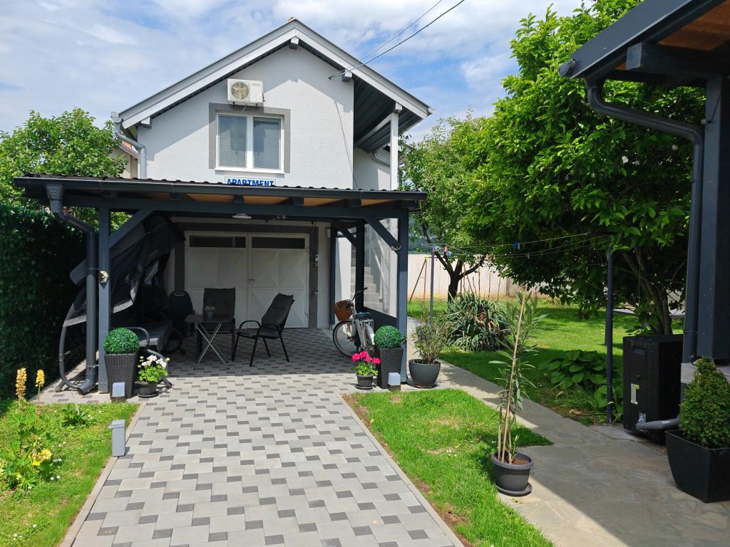 Apartmani Corina – fotografija 2
