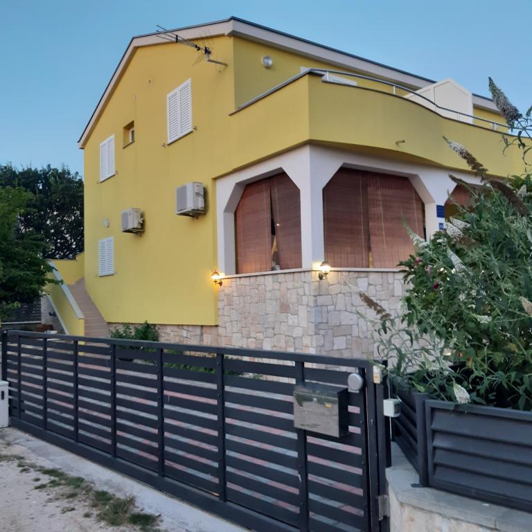 Apartmani Tuta – fotografija 2