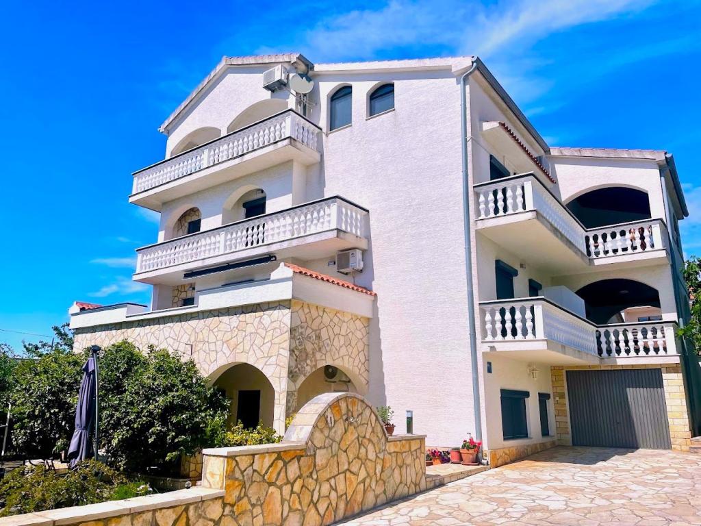 Apartmani Karabatić – fotografija 1