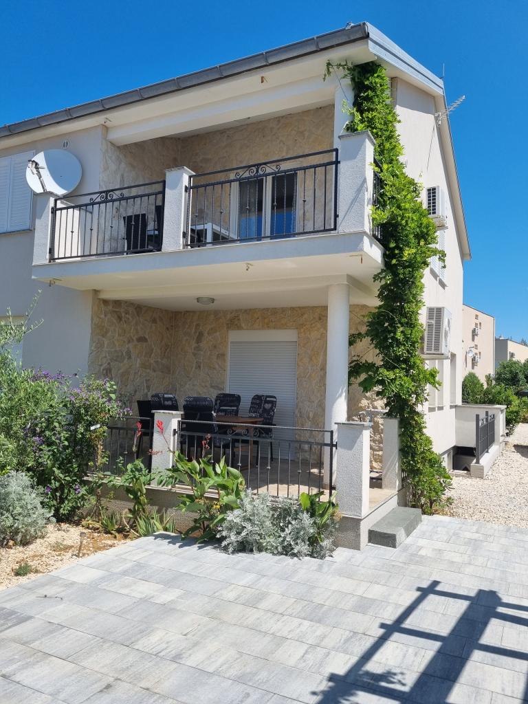 Apartmani Villa Emilia – fotografija 1