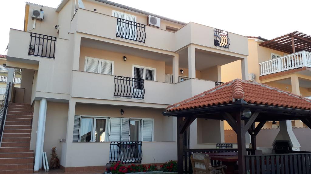 Apartmani Petra – fotografija 1
