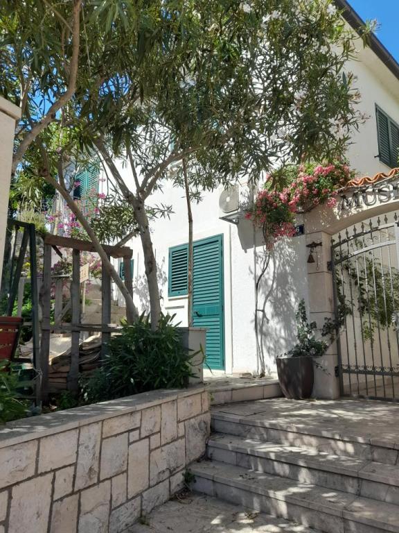 Apartmani Garden – fotografija 1