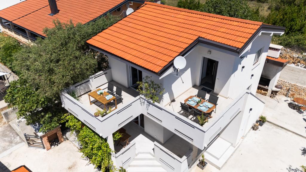Apartmani Mona – fotografija 1