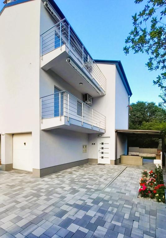 Apartmani Lamat – fotografija 1