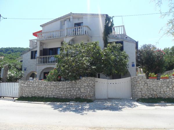 Apartmani Laura 1 – fotografija 3