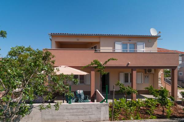 Apartmani Elle – fotografija 3