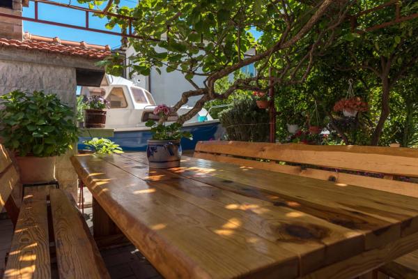 Apartmani Mare – fotografija 2